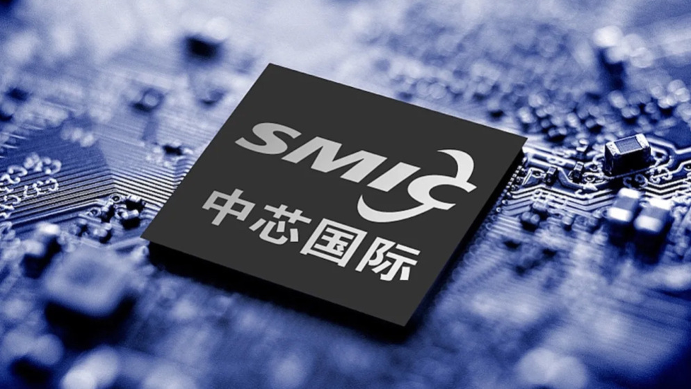 A chip package marked with the SMIC logo and its Chinese name, mounted on a circuit board.